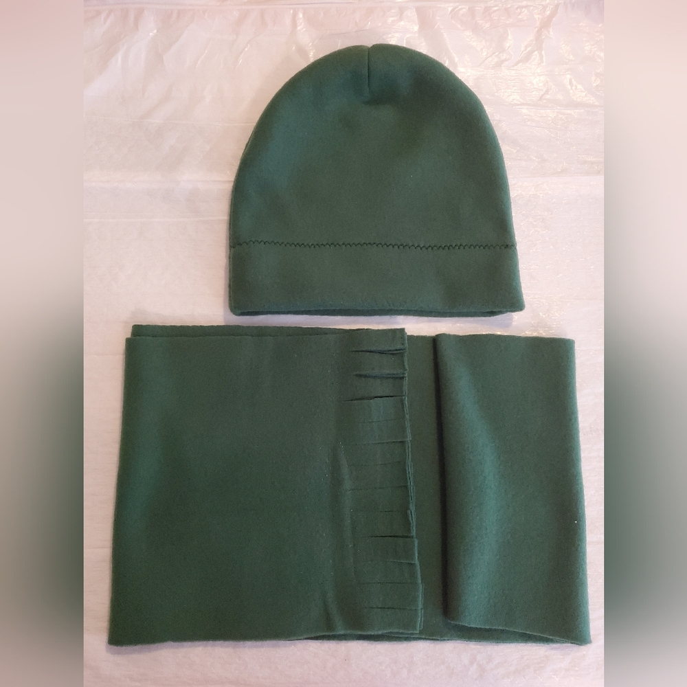 New fleece GREEN Beanie hat and Scarf set Hand Crafted Adult sz